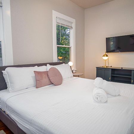 Chic Downtown Farmhouse With Garden And Bbq Grill San Antonio Eksteriør bilde