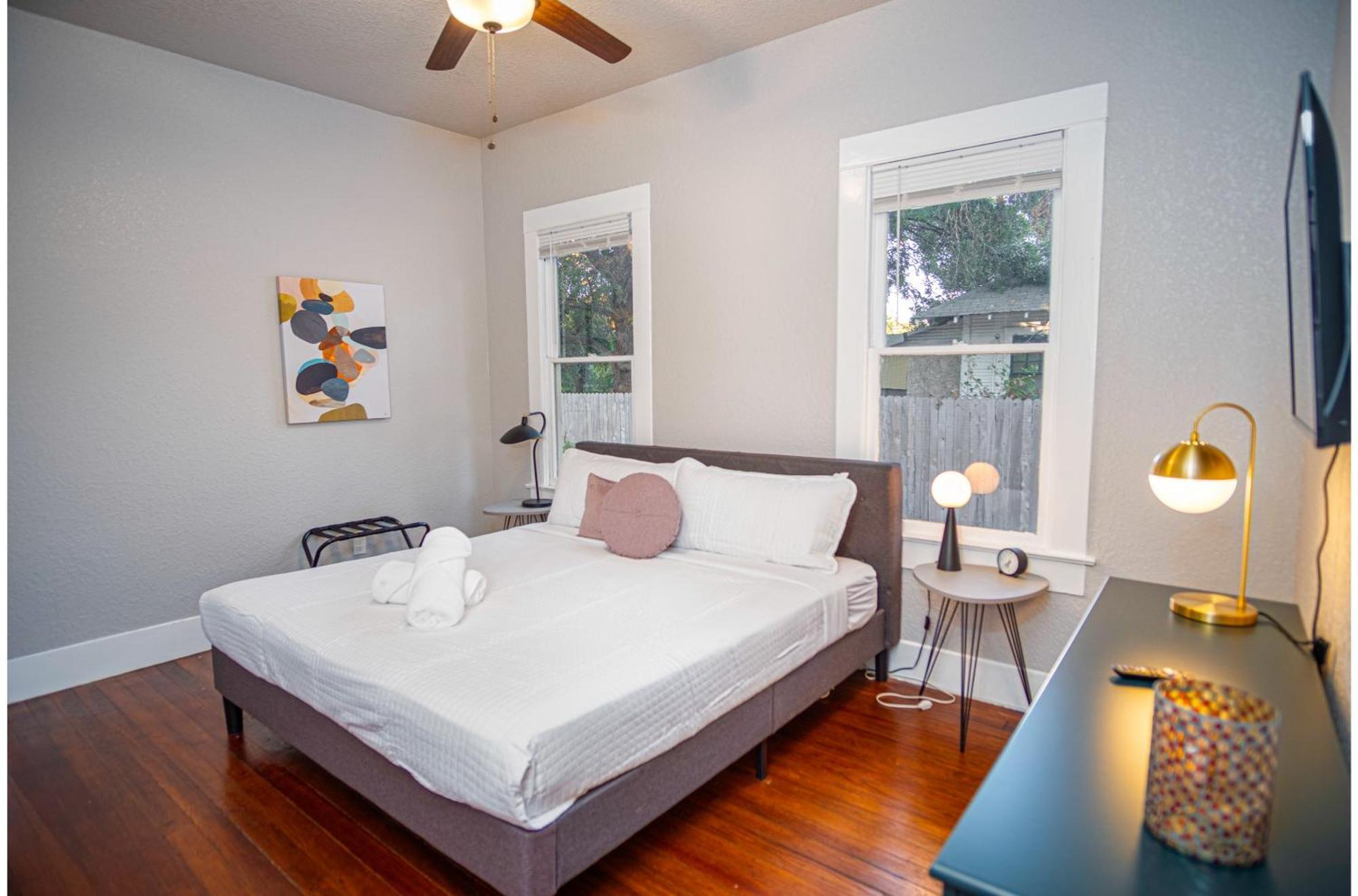 Chic Downtown Farmhouse With Garden And Bbq Grill San Antonio Eksteriør bilde