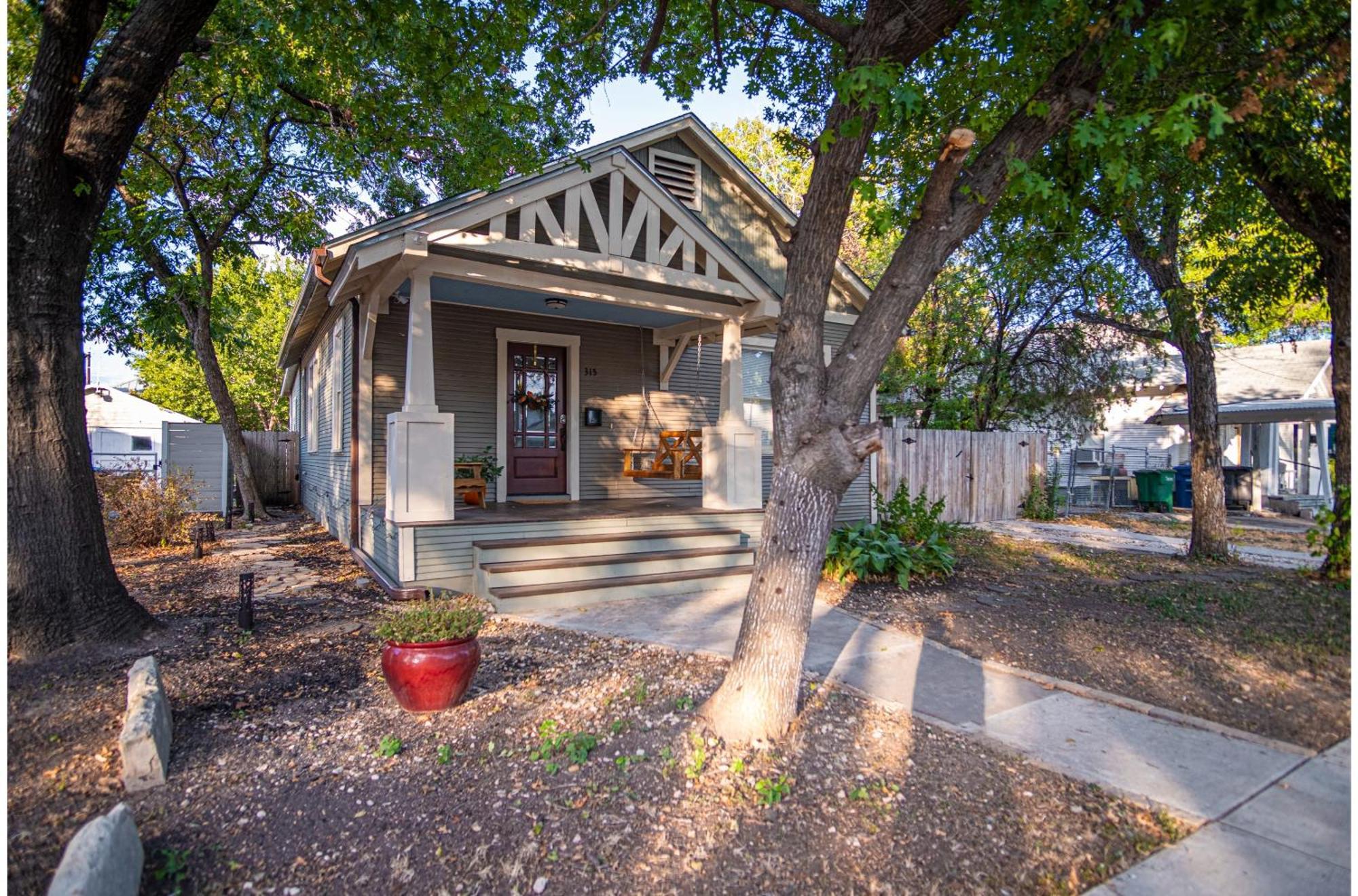 Chic Downtown Farmhouse With Garden And Bbq Grill San Antonio Eksteriør bilde