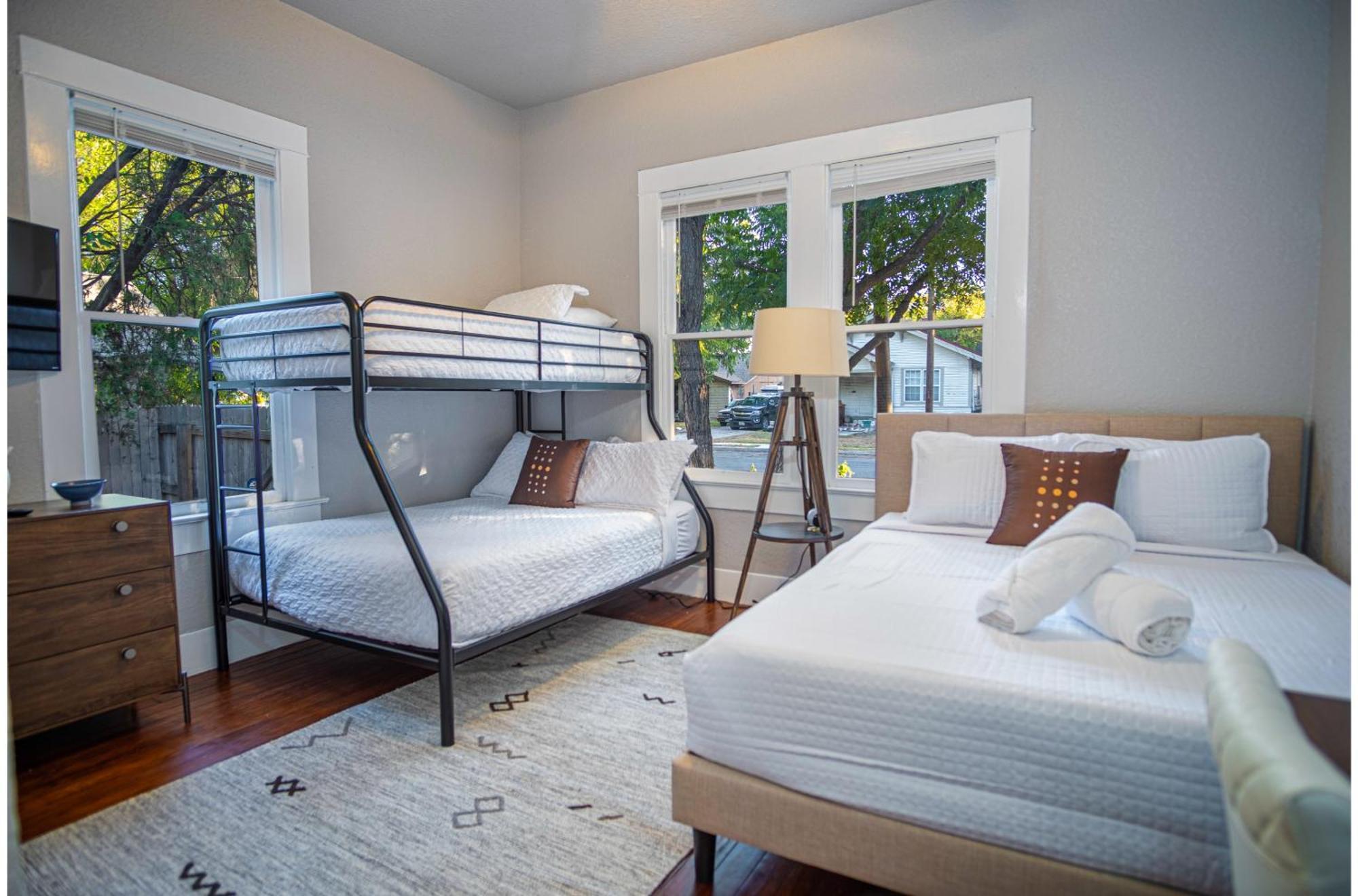 Chic Downtown Farmhouse With Garden And Bbq Grill San Antonio Eksteriør bilde